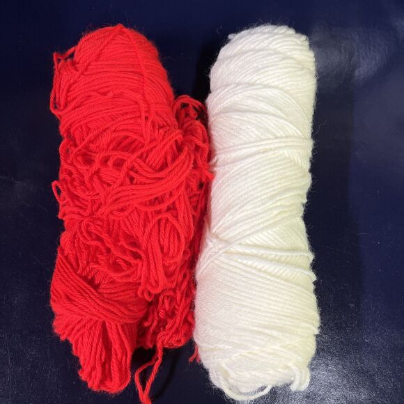 Nice Lot of 2 White‎ & Red Yarn 7oz 210g - D6 - Picture 1 of 2